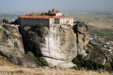 Fototapeta na wymiar klasztor na górze skały Meteory