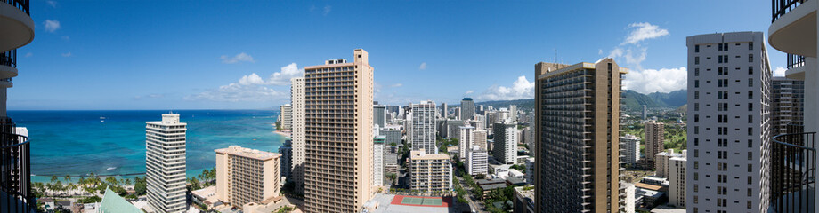 Fototapeta na wymiar Panoramiczny 180 stopni widok plaży Waikiki, Honolulu, Hawaje