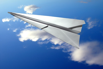 Avion de papel en el cielo