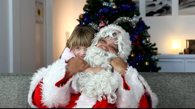 P&egrave;re No&euml;l avec fillette