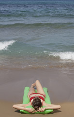 Fototapeta na wymiar odpoczynek i relaks na plaży