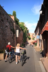 Turisti a Roussillon - Provenza - obrazy, fototapety, plakaty
