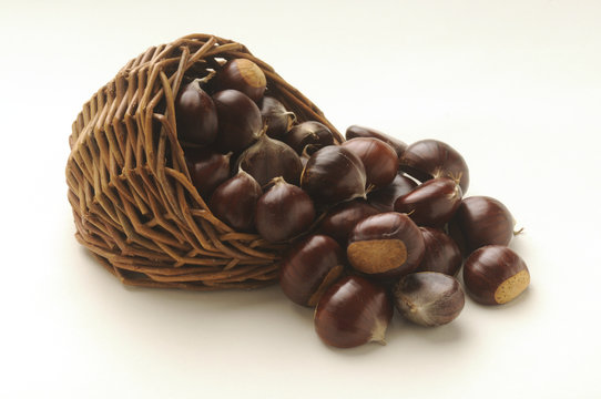 Castagne nel cestino