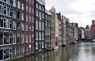 Fototapeta na wymiar Typical buildings facing a canal in Amsterdam.