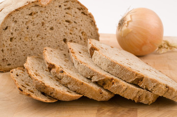 Zwiebelbrot und Zwiebeln