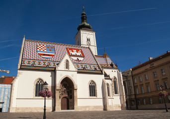 Fototapeta na wymiar Kościół św Marco z herbem narodowym w Zagrzeb, Chorwacja