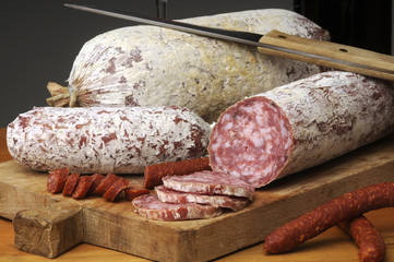 Salame soppressa e salamini piccanti