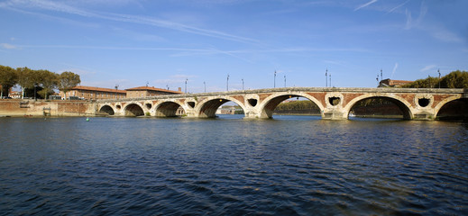 le pont Saint Pierre enjambeant la Garonne - Toulouse