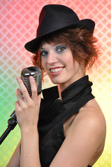 Fille sourire chant