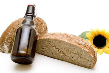 Brot mit Bierflasche