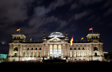 Fototapeta na wymiar german berlin reichstag by night