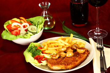 Jägerschnitzel mit Pommes