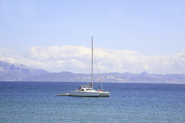 Obraz premium navevando en el estrecho de Gibraltar