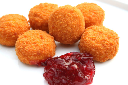 Back-Camembert mit Preiselbeeren