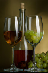White wine and grapes
