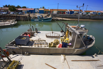 france,charente maritime,oléron : saint-trojan, bateau ostréïcul
