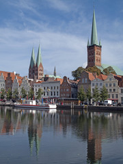 Obraz premium Am Fluss Trave in Lübeck, Deutschland