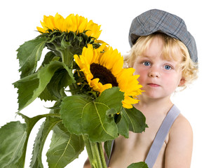 Kind mit Sonnenblumen