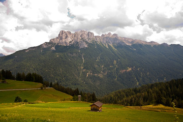 Blick &uuml;ber Wiesen und Heuschober, Vigo, Dolomiten
