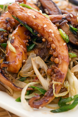 Thai Tintenfisch mit Glasnudeln