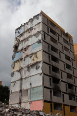 Immeuble partiellement détruit