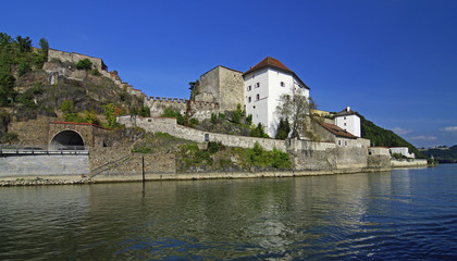 Fototapeta na wymiar Historia wzdłuż brzegu Dunaju w Passau