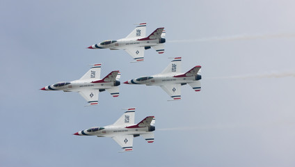 The U.S. Air Force F-16 Thunderbirds fly in diamond formation - obrazy, fototapety, plakaty