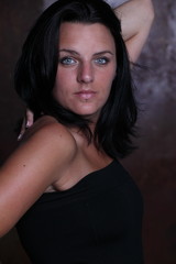 Fototapeta premium portrait beaute de jeune femme brune