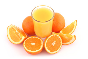 Orange juice and ripe oranges