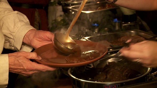 Bedienen am Buffet