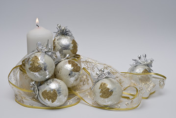 Bolas y vela.