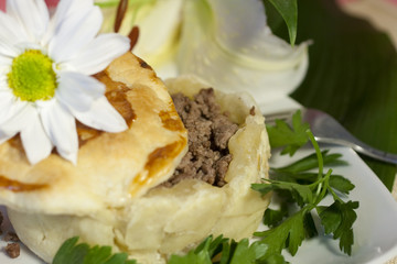 Geöffnete Fleischpastete