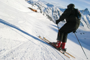 Schwarzer Skifahrer