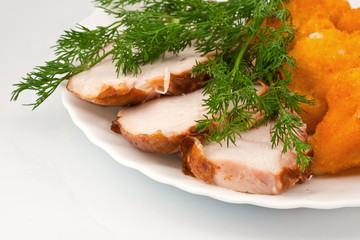 Rosted cauliflower with chiken meat and dill