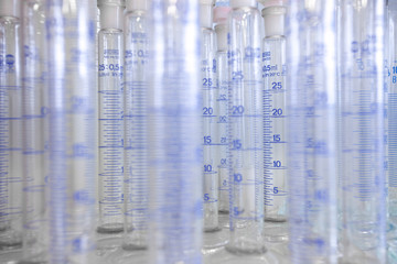 Meßbecher Reagenzglas