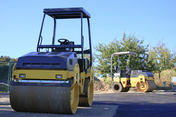 Dampfwalze auf einer Baustelle