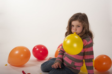 Fototapeta na wymiar little girl playing with colorful balloons
