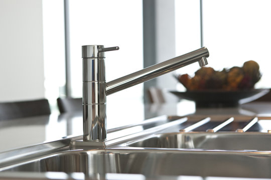 Horizontal tap in kitchen