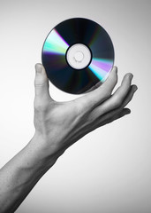 main tenant un cd dvd cd-rom vierge