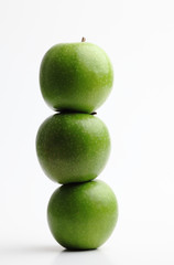 trois pommes vertes