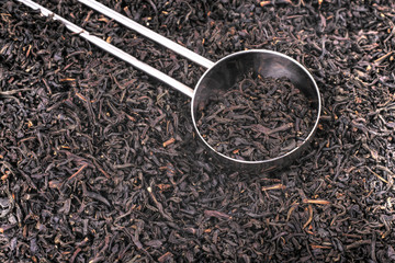 Spoon and dried tea leaves