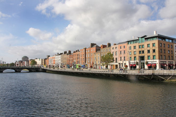 Fototapeta na wymiar Dublin od rzeki Liffey z