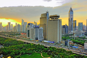 Obraz premium China Shanghai yan an road and city skyline at sunset