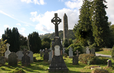 Fototapeta premium Irland- Klosteranlage Glendalough Wicklow Mountains, Friedhof