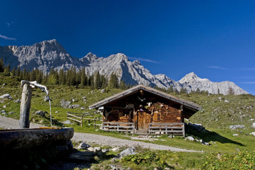 Fototapeta na wymiar Ladizalm w górach Karwendel