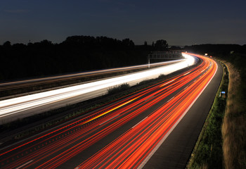 Autobahn bei Nacht