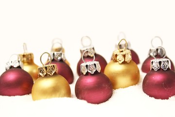 Weihnachtskugeln in Gold und Rot
