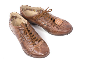 pair de chaussures en cuir