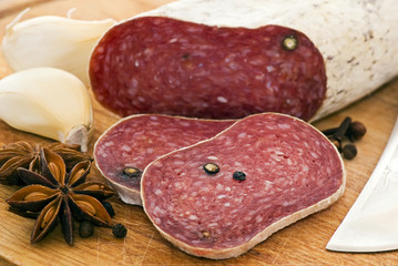 Salami mit Gewürzen