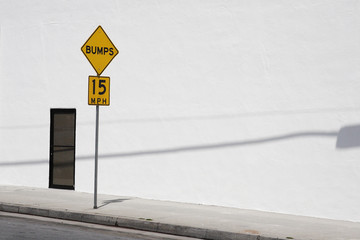 YELLOW SIGN BUMPS 15 MPH